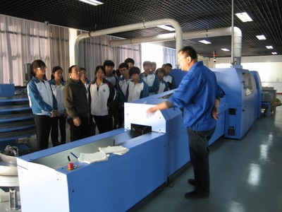 石家庄工程技术学校信息技术系组织学生到数字印刷产业园区学习